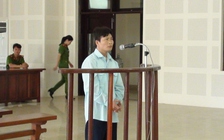 Vợ cũ không cho vào nhà vệ sinh, cầm kéo giết người