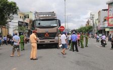 Cụ bà chết thảm dưới gầm xe đầu kéo