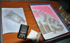 Bắt quả tang nữ quái mua bán số lượng lớn ma túy