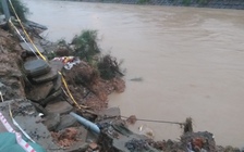 Nước dâng trở lại gây sạt lở, cửa ngõ Tây Bắc Đà Nẵng hỗn loạn