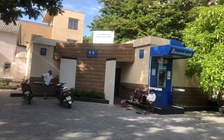 'Nhịn không nổi' mang cả dép vào nhà vệ sinh công cộng: Bị chửi té tát và dọa nhốt