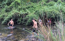 Hàng trăm 'phượt thủ' bất chấp cách ly xã hội đi dã ngoại, cắm trại