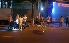 Té do vướng dây cáp sà xuống đường, hai vợ chồng bị thương nặng