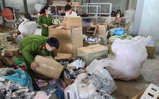 Triệt xóa tổng kho hàng lậu đồ gia dụng, hàng điện tử