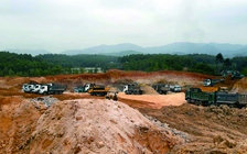 Lợi dụng cải tạo trận địa để khai thác đất sét