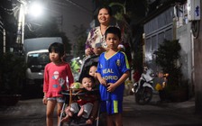 2018, bạn làm được gì?: Mẹ 3 con bế thêm nhóc 6 tháng lăn lóc Sài Gòn
