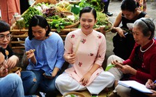 [ẢNH] Người Sài Gòn tấp nập xách giỏ đi 'chợ quê' ngay trung tâm thành phố