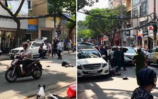 Nóng mạng xã hội: Clip 'hỗn chiến' giữa đường phố Sài Gòn, nằm gục vẫn bị đạp