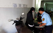 Gửi xe máy nhầm bãi ở Sài Gòn, bị thu 200.000 đồng: Ai đúng, ai sai?