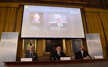 Lý thuyết về hợp đồng đoạt giải Nobel Kinh tế 2016