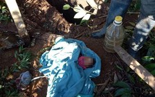 Sức khỏe cháu bé bị mẹ bỏ xuống hố phân đã ổn định