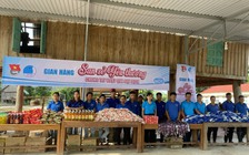 Gian hàng 0 đồng san sẻ yêu thương tại Kon Tum