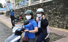 Đội xe ôm tình nguyện đưa đón hàng trăm lượt thí sinh dự thi tốt nghiệp THPT