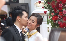 Ông Cao Thắng ôm hôn Đông Nhi tình cảm tại lễ cưới