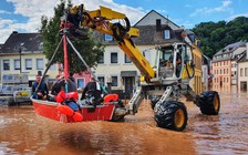 Mưa lớn 'lịch sử' gây ra lũ quét, 1.300 người mất tích ở Đức