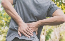Đau lưng kiểu này phải đi gặp bác sĩ ngay!