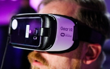 Kính thực tế ảo Gear VR giảm còn 80 USD