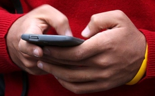 Nhiều người không thể rời điện thoại dù chỉ một phút