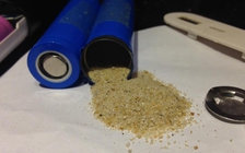 Mua pin sạc dự phòng nhận được... cát bên trong