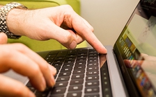 MacBook Pro mới tốt, nhưng giá còn quá 'chát'