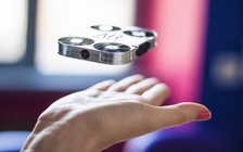 Máy bay siêu nhỏ hỗ trợ chụp ảnh tự sướng