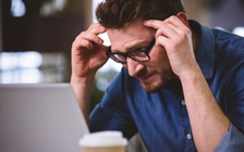 Cách bảo vệ đôi mắt khi thường xuyên làm việc trên máy tính