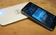 Sạc không dây là tính năng tiêu chuẩn trong iPhone tiếp theo