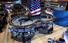 Apple trở thành công ty Mỹ đầu tiên đạt giá trị 800 tỉ USD