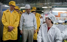 Foxconn thu hút lao động lắp ráp iPhone bằng tiền thưởng