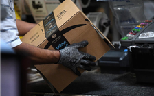 Tỉ phú Jeff Bezos kỳ vọng cánh tay robot phổ biến trong 10 năm tới