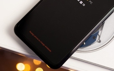 Android 11 sẽ thông báo khi điện thoại sạc không dây chưa đúng