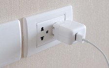 Bệnh viện Mỹ phát sạc điện thoại cho bệnh nhân Covid-19