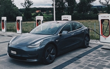 Tesla kiện chính phủ Mỹ vì thuế quan áp đặt lên Trung Quốc