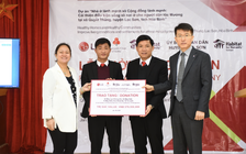 LG hỗ trợ cho các gia đình dân tộc Mường tại Hòa Bình