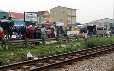 Đi qua đường ngang dân sinh, Bí thư xã bị tàu hỏa đâm chết