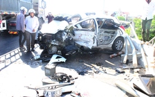 Giải cứu tài xế mắc kẹt trong ca bin xe ô tô gặp nạn