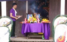 Hai bố con bị taxi đâm văng xuống sông, tử vong