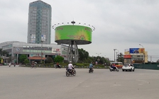 Truy bắt nghi phạm nổ súng bắn vào xe taxi khiến 2 người bị thương