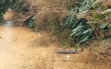 Cụ ông 70 tuổi bị mưa lũ cuốn trôi