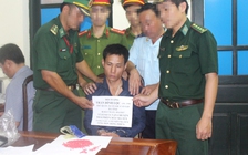 Bắt giữ gần 1.500 viên ma túy tổng hợp trên xe khách