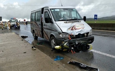 Ô tô 16 chỗ va chạm xe máy điện, nam sinh lớp 10 tử vong