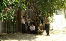 Vợ chết, chồng nguy kịch nghi do uống rượu ngâm hạt mã tiền tự tử