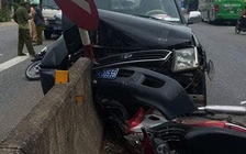 Tai nạn liên hoàn giữa xe biển xanh và 2 xe máy, 2 người nhập viện