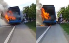 Xe giường nằm bốc cháy trên quốc lộ, hành khách hoảng loạn