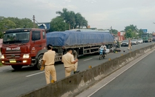 Đâm vào đuôi xe container, chồng tử vong, vợ nguy kịch