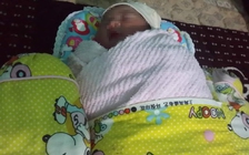 Phát hiện bé gái sơ sinh bị bỏ rơi bên đường