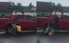 Xuất hiện clip nguyên cán bộ công an ở Hà Tĩnh đánh đập vợ cũ trên đường