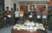 Bắt vụ vận chuyển 30 bánh heroin, 45 kg ma túy đá từ Lào vào Việt Nam