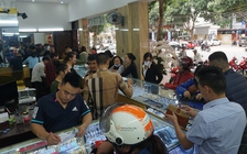 Người dân Hà Tĩnh chen nhau mua vàng trong ngày vía Thần Tài