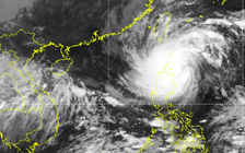 Bão Nesat đang hướng vào Biển Đông, diễn biến ‘rất phức tạp’